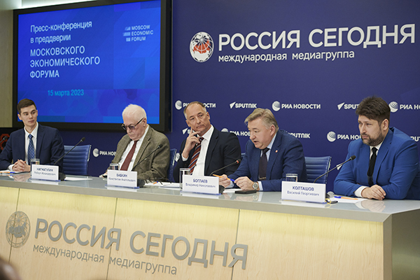 МЭФ призвал сменить старую команду экономических управленцев