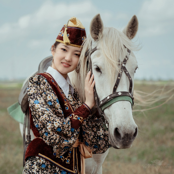 В Петербурге открылся фотопроект "Народная краса. Россия &mdash; глубокий образ"