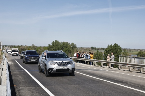 Автомобильное движение на мосту через Белый Ильмень в Астраханской области запустили в обе стороны