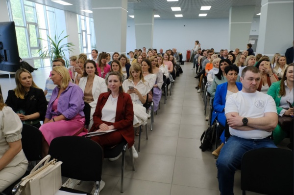 "Предпринимательство задает нужный темп для развития региона" - Андрей Травников поблагодарил представителей МСП