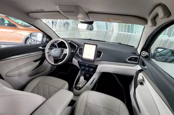 На Петербургском экономическом форуме не завелась новая премиальная Lada Aura