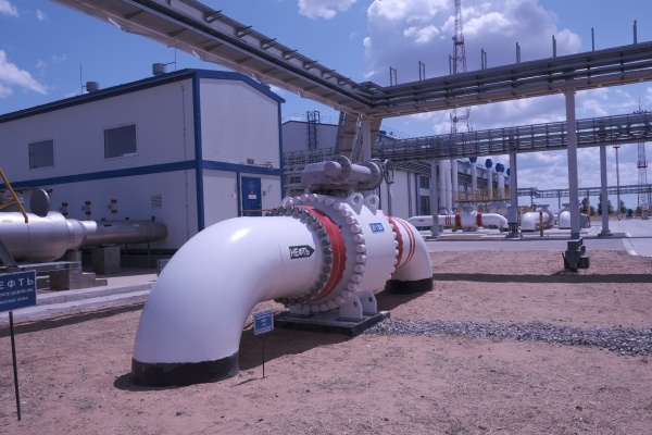 Губернатор Астраханской области Игорь Бабушкин посетил нефтеперекачивающую станцию КТК-Р "Астраханская"