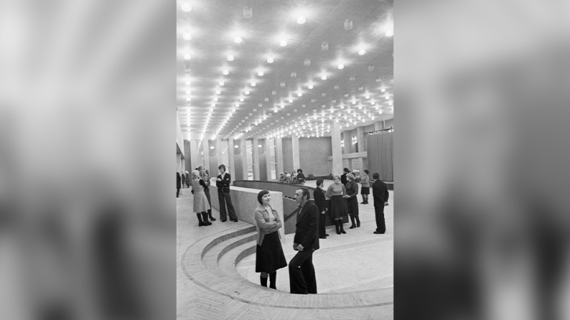 Строгость и лаконичность: 10 фотонапоминаний, как ходили в кино в Советском Союзе
