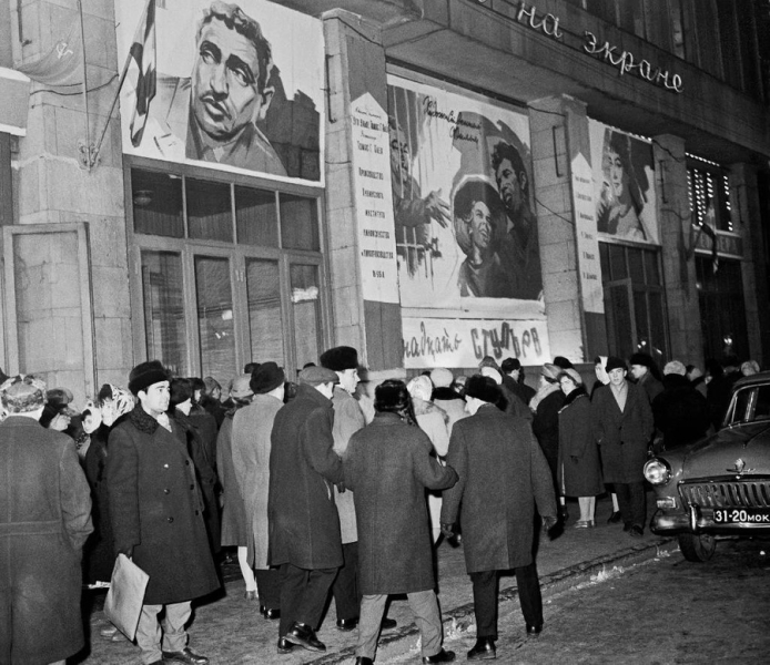 Строгость и лаконичность: 10 фотонапоминаний, как ходили в кино в Советском Союзе