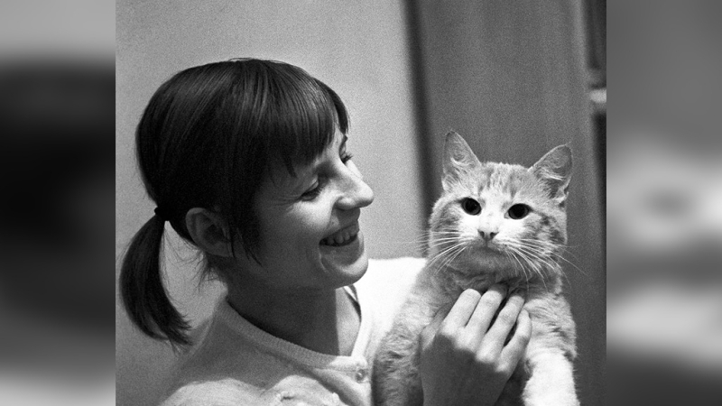 10 архивных фото котов из СССР, которые докажут, что любовь к этим милахам не знает границ и времени