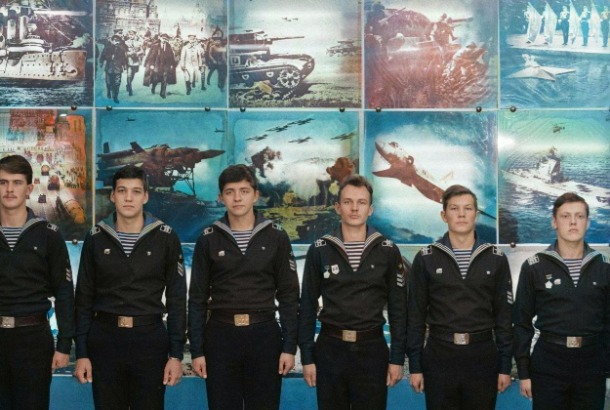 Фотографии солдат, военной формы, техники и других элементов армейской жизни