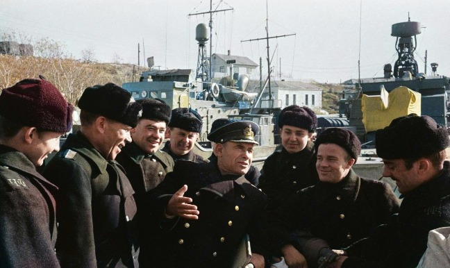 Фотографии солдат, военной формы, техники и других элементов армейской жизни