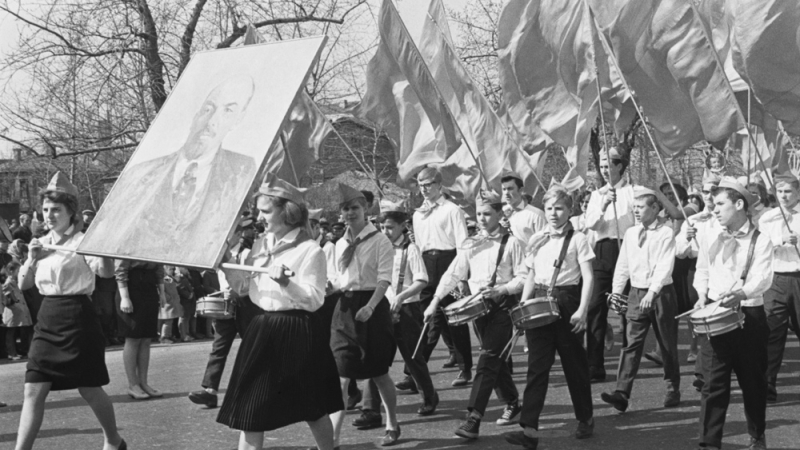 Пионерское движение в СССР: Лучшие фотографии из лагерей и школ