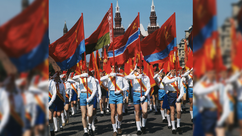 Пионерское движение в СССР: Лучшие фотографии из лагерей и школ