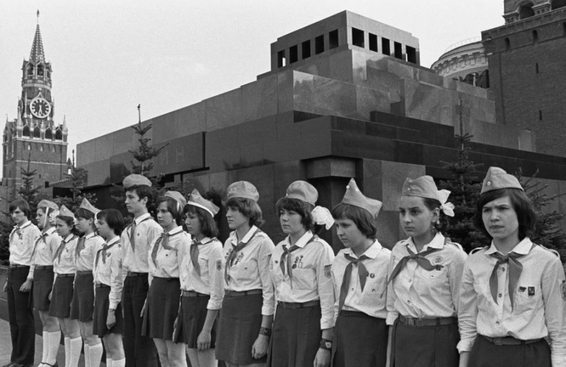 Пионерское движение в СССР: Лучшие фотографии из лагерей и школ
