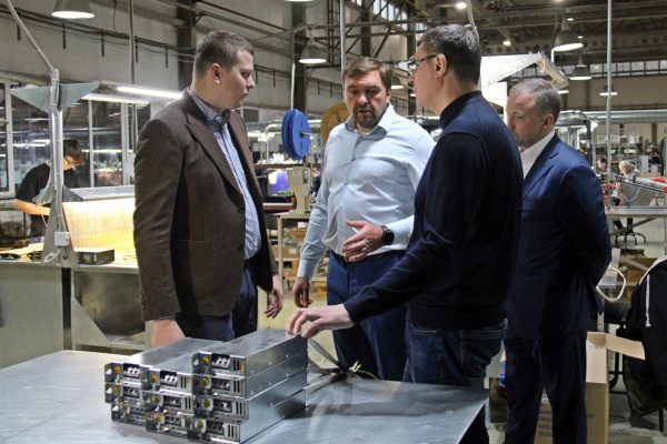Александр Авдеев на площадке предприятия &laquo;КЕВ-РУС&raquo; провел совещание по перспективам развития производства