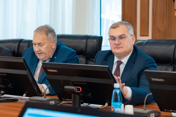 Реконструкция и строительство дорог, организация парковочных мест. Депутаты Нижневартовска подвели итоги летней кампании