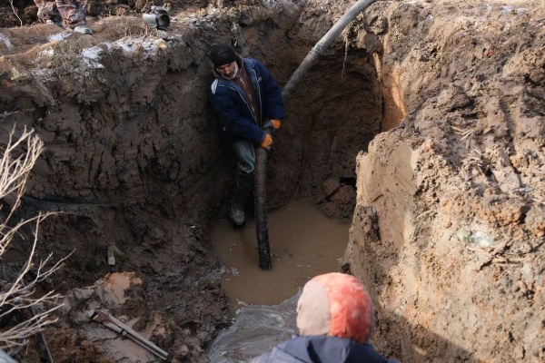 Ход работ по ремонту водопровода в селе Тишково проинспектировал заместитель председателя астраханского правительства