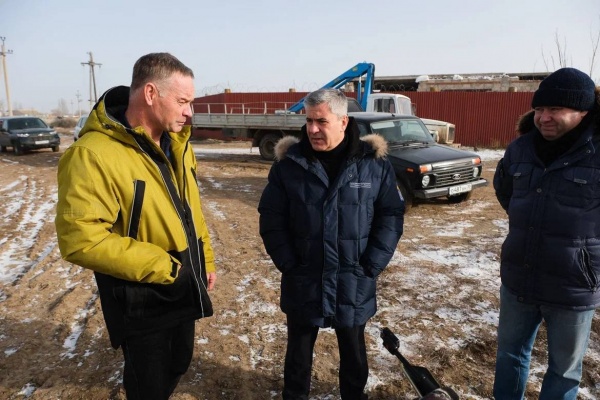 Ход работ по ремонту водопровода в селе Тишково проинспектировал заместитель председателя астраханского правительства
