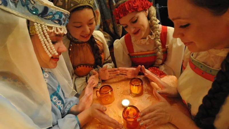 Как на Руси ворожили на Святки и в какие приметы верили: 9 гаданий на любовь